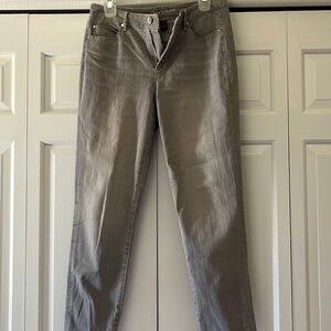 Gloria Vanderbilt all around shimmering effect grey denim cropped jeans size 6.